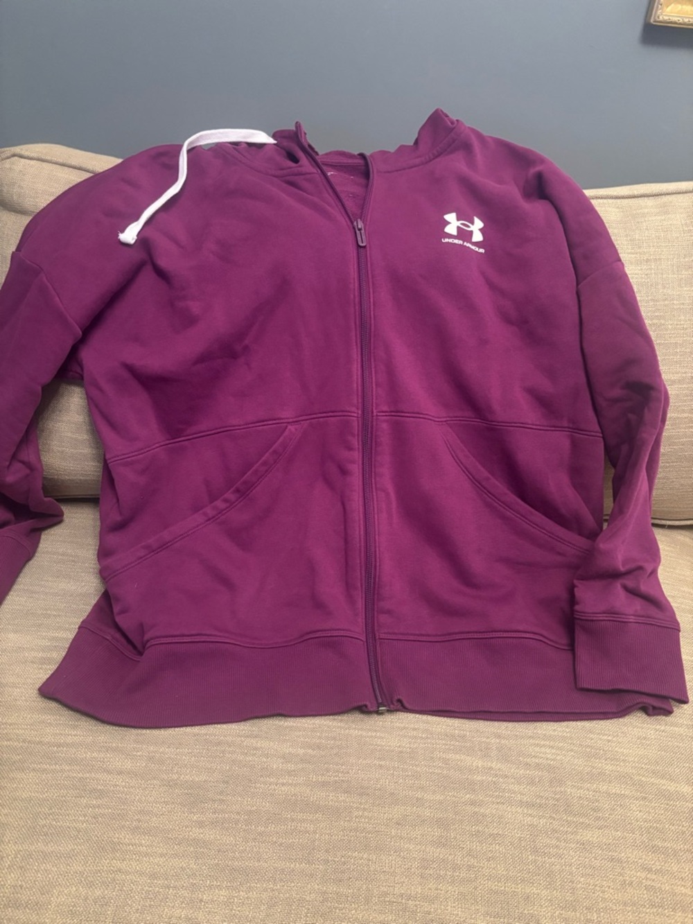 Under Armour Women’s Purple Zip-Up Hoodie EUC Large